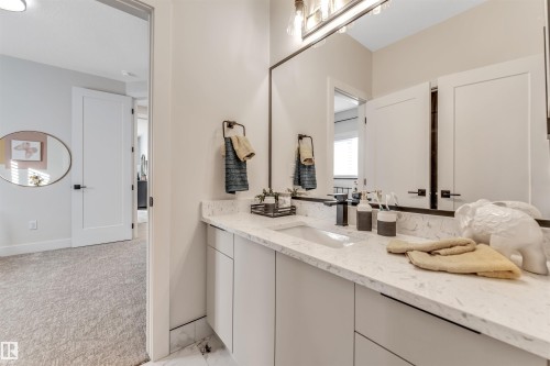 7663 Kimiwan Crescent, Edmonton, AB - Indoor Photo Showing Bathroom