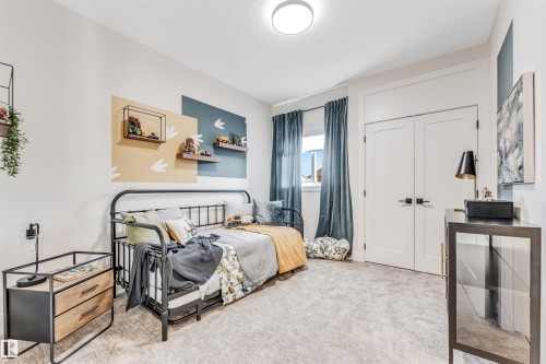 7663 Kimiwan Crescent, Edmonton, AB - Indoor Photo Showing Bedroom