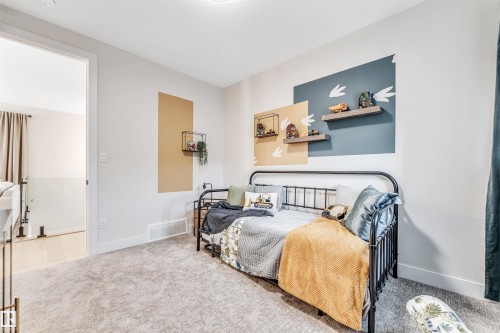 7663 Kimiwan Crescent, Edmonton, AB - Indoor Photo Showing Bedroom