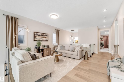 7663 Kimiwan Crescent, Edmonton, AB - Indoor Photo Showing Living Room