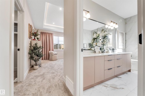 7663 Kimiwan Crescent, Edmonton, AB - Indoor Photo Showing Bathroom