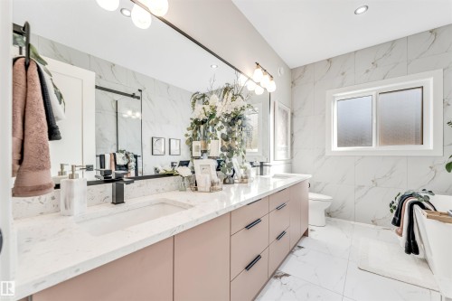 7663 Kimiwan Crescent, Edmonton, AB - Indoor Photo Showing Bathroom