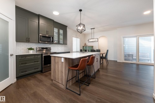 6214 Hampton Gray Avenue, Edmonton, AB - Indoor Photo Showing Kitchen With Upgraded Kitchen
