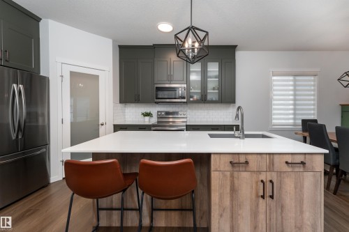 6214 Hampton Gray Avenue, Edmonton, AB - Indoor Photo Showing Kitchen With Upgraded Kitchen