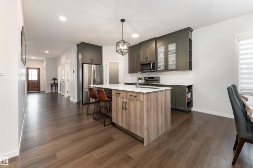 6214 Hampton Gray Avenue, Edmonton, AB - Indoor Photo Showing Kitchen With Upgraded Kitchen