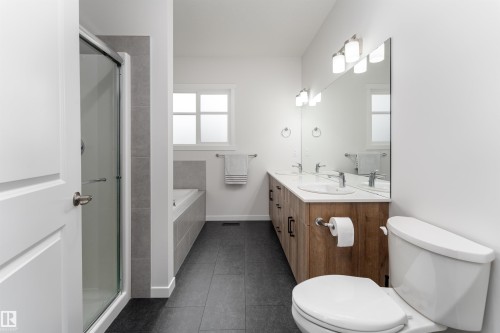 6214 Hampton Gray Avenue, Edmonton, AB - Indoor Photo Showing Bathroom