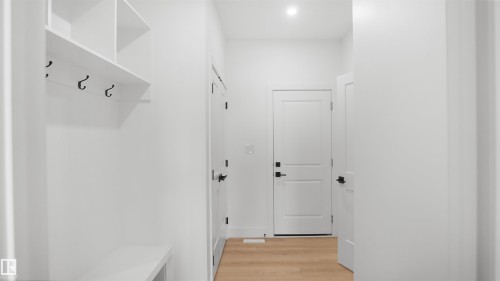 807 30 Avenue, Edmonton, AB - Indoor Photo Showing Other Room