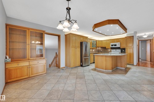 3410 135A Avenue, Edmonton, AB - Indoor Photo Showing Kitchen