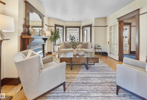 12614 106 Avenue, Edmonton, AB - Indoor Photo Showing Living Room