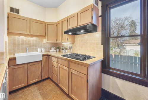 12614 106 Avenue, Edmonton, AB - Indoor Photo Showing Kitchen