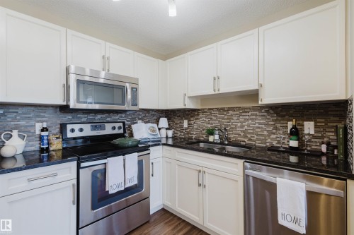 60 4029 Orchards Drive, Edmonton, AB - Indoor Photo Showing Kitchen With Stainless Steel Kitchen With Double Sink With Upgraded Kitchen
