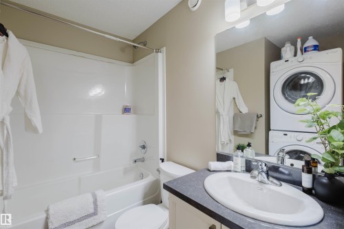 60 4029 Orchards Drive, Edmonton, AB - Indoor Photo Showing Bathroom