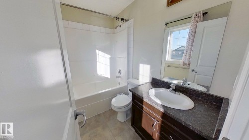 3236 17B Avenue, Edmonton, AB - Indoor Photo Showing Bathroom