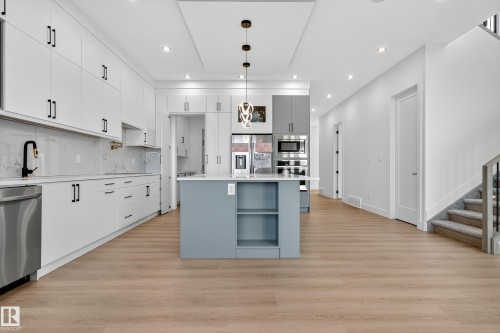 160 Edgewater Circle, Leduc, AB - Indoor Photo Showing Kitchen With Upgraded Kitchen