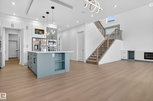 160 Edgewater Circle, Leduc, AB - Indoor Photo Showing Kitchen With Upgraded Kitchen