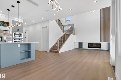 160 Edgewater Circle, Leduc, AB - Indoor Photo Showing Kitchen With Upgraded Kitchen