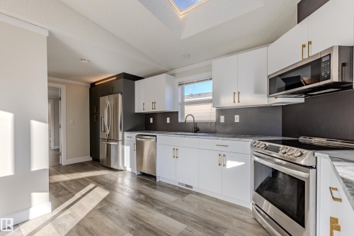 514 Maple Wood Crescent Nw, Edmonton, AB - Indoor Photo Showing Kitchen With Stainless Steel Kitchen
