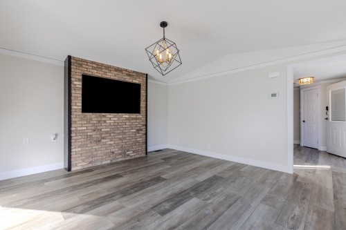 514 Maple Wood Crescent Nw, Edmonton, AB - Indoor Photo Showing Other Room