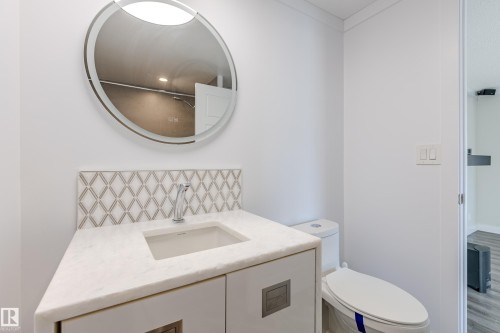 514 Maple Wood Crescent Nw, Edmonton, AB - Indoor Photo Showing Bathroom