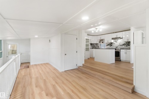 #118 305 Calahoo Road, Spruce Grove, AB - Indoor Photo Showing Other Room