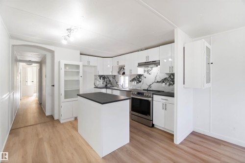 #118 305 Calahoo Road, Spruce Grove, AB - Indoor Photo Showing Kitchen