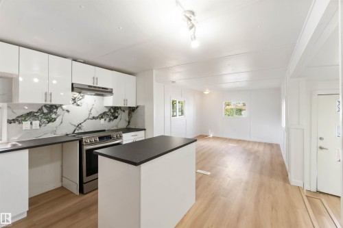 #118 305 Calahoo Road, Spruce Grove, AB - Indoor Photo Showing Kitchen