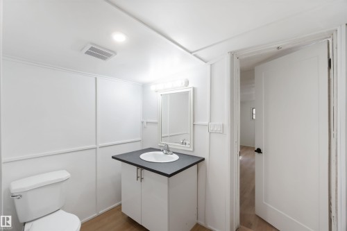 #118 305 Calahoo Road, Spruce Grove, AB - Indoor Photo Showing Bathroom