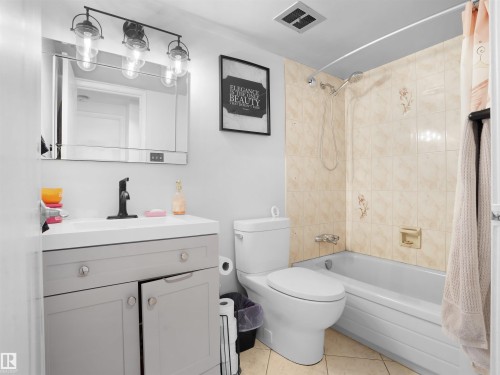 201 10160 115 Street Nw, Edmonton, AB - Indoor Photo Showing Bathroom