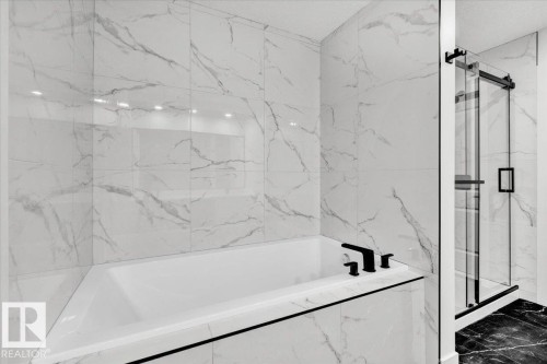 1154 Gyrfalcon Crescent, Edmonton, AB - Indoor Photo Showing Bathroom