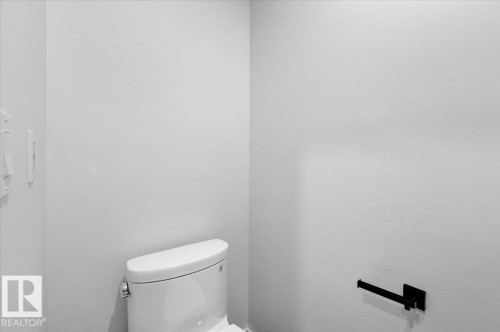 1154 Gyrfalcon Crescent, Edmonton, AB - Indoor Photo Showing Bathroom