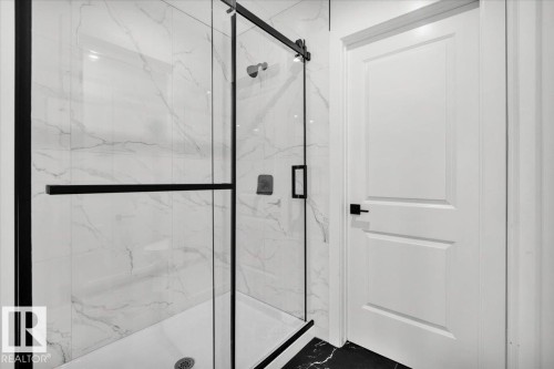 1154 Gyrfalcon Crescent, Edmonton, AB - Indoor Photo Showing Bathroom