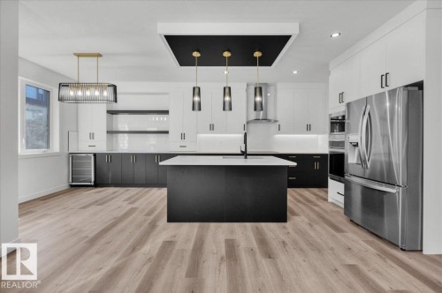 1154 Gyrfalcon Crescent, Edmonton, AB - Indoor Photo Showing Kitchen With Upgraded Kitchen