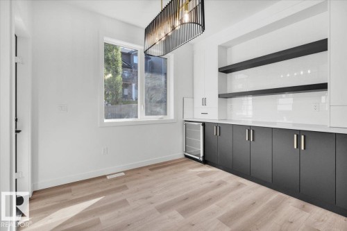 1154 Gyrfalcon Crescent, Edmonton, AB - Indoor