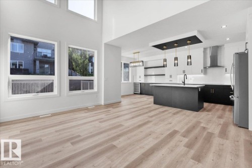 1154 Gyrfalcon Crescent, Edmonton, AB - Indoor Photo Showing Kitchen With Upgraded Kitchen