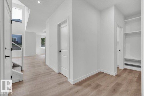 1154 Gyrfalcon Crescent, Edmonton, AB - Indoor Photo Showing Other Room
