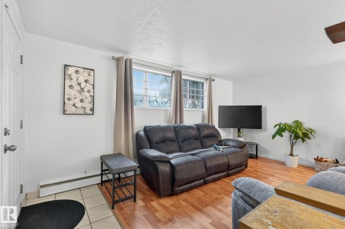 12410 134 Avenue, Edmonton, AB - Indoor Photo Showing Living Room