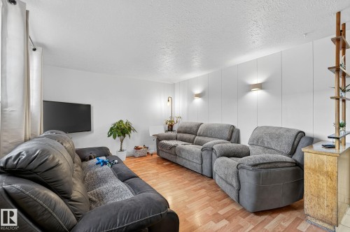 12410 134 Avenue, Edmonton, AB - Indoor Photo Showing Living Room