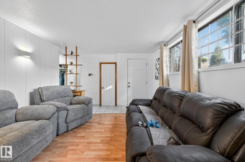 12410 134 Avenue, Edmonton, AB - Indoor Photo Showing Living Room