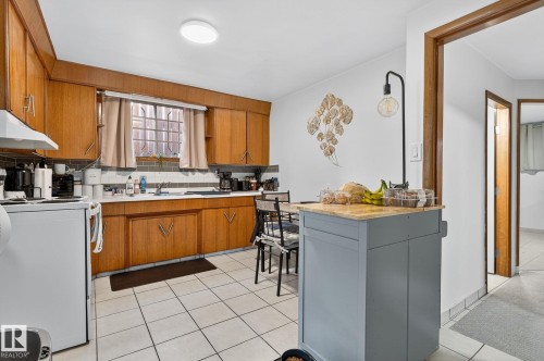 12410 134 Avenue, Edmonton, AB - Indoor Photo Showing Kitchen