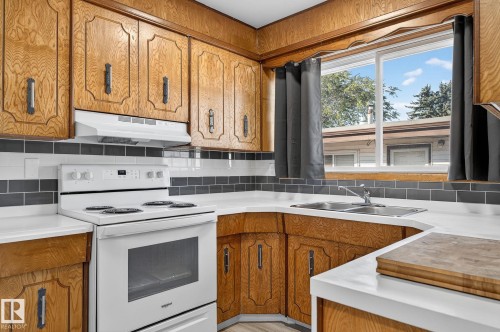 12410 134 Avenue, Edmonton, AB - Indoor Photo Showing Kitchen With Double Sink