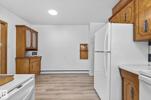 12410 134 Avenue, Edmonton, AB - Indoor Photo Showing Kitchen