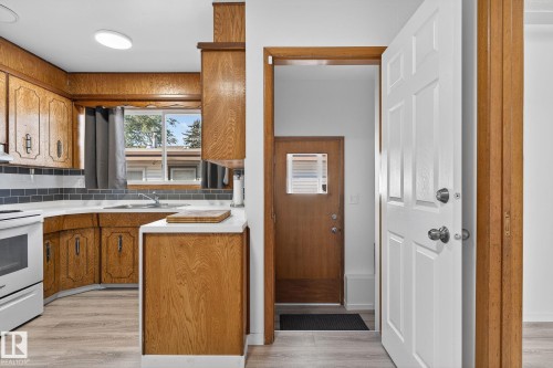 12410 134 Avenue, Edmonton, AB - Indoor Photo Showing Kitchen