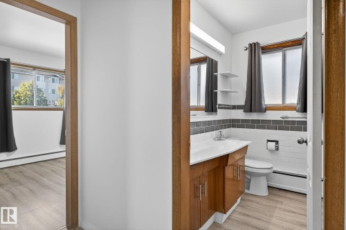 12410 134 Avenue, Edmonton, AB - Indoor Photo Showing Bathroom