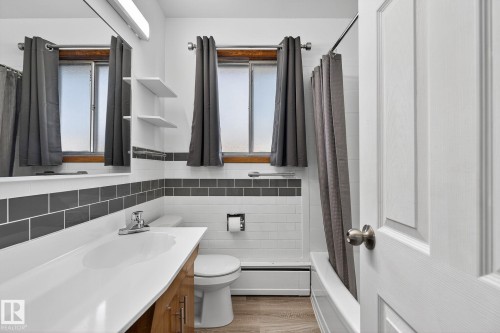 12410 134 Avenue, Edmonton, AB - Indoor Photo Showing Bathroom