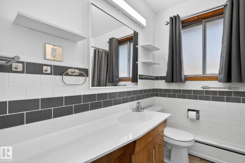 12410 134 Avenue, Edmonton, AB - Indoor Photo Showing Bathroom