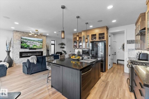 9 Brunswyck Crescent, Spruce Grove, AB - Indoor Photo Showing Kitchen With Upgraded Kitchen