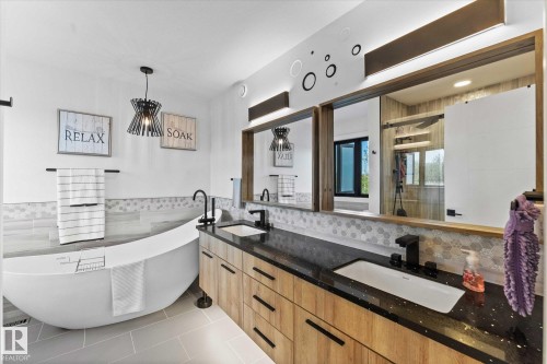 9 Brunswyck Crescent, Spruce Grove, AB - Indoor Photo Showing Bathroom