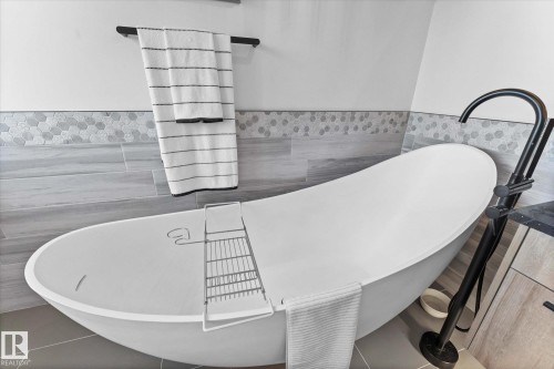 9 Brunswyck Crescent, Spruce Grove, AB - Indoor Photo Showing Bathroom