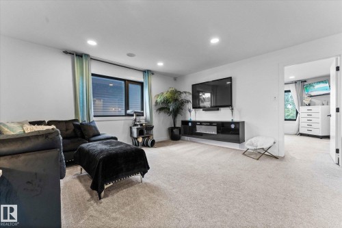9 Brunswyck Crescent, Spruce Grove, AB - Indoor Photo Showing Living Room