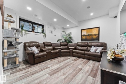 9 Brunswyck Crescent, Spruce Grove, AB - Indoor Photo Showing Living Room